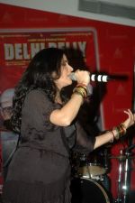 Sona Mohapatra at Delhi Belly DVD launch in Landmark, Mumbai on 29th Sept 2011 (65).JPG